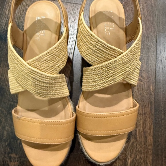 Market & Spruce Tan Espadrille Wedges worn once - Picture 3 of 4